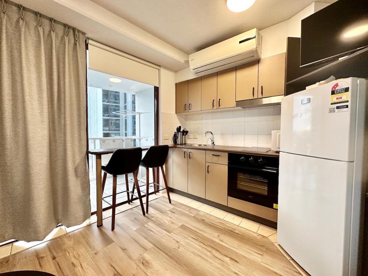 Apartment Broadbeach 600